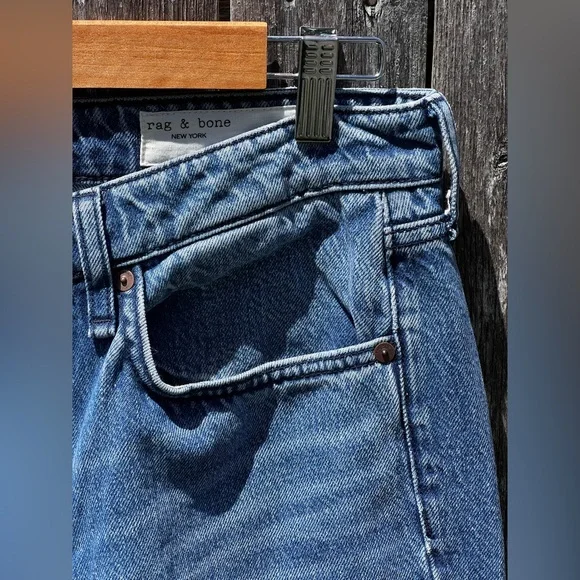 rag & bone
Rosa Mid-Rise Boyfriend Jeans - Picture 5 of 16
